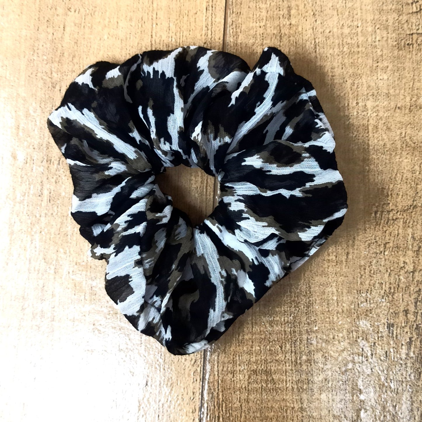 Anokhi Ada Fabric Scrunchie for Girls and Women (15-102 Scrunchie)
