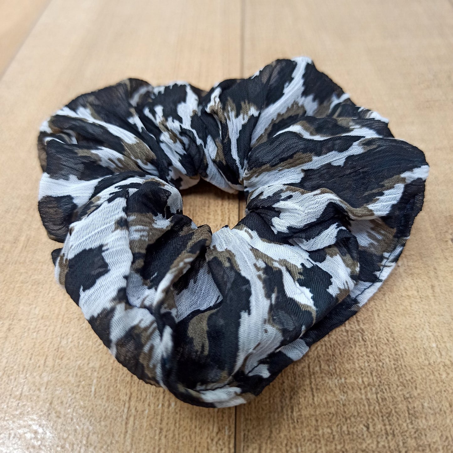 Anokhi Ada Fabric Scrunchie for Girls and Women (15-102 Scrunchie)
