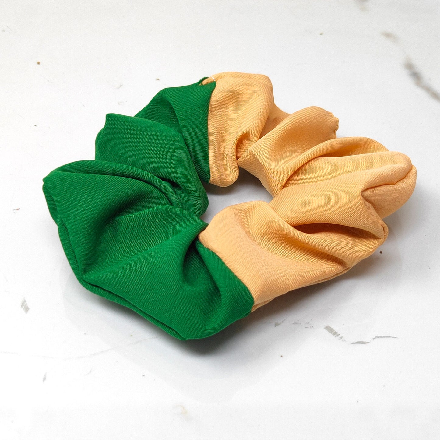 Daffolly Scrunchie (15-285 Dual Tone Scrunchie)