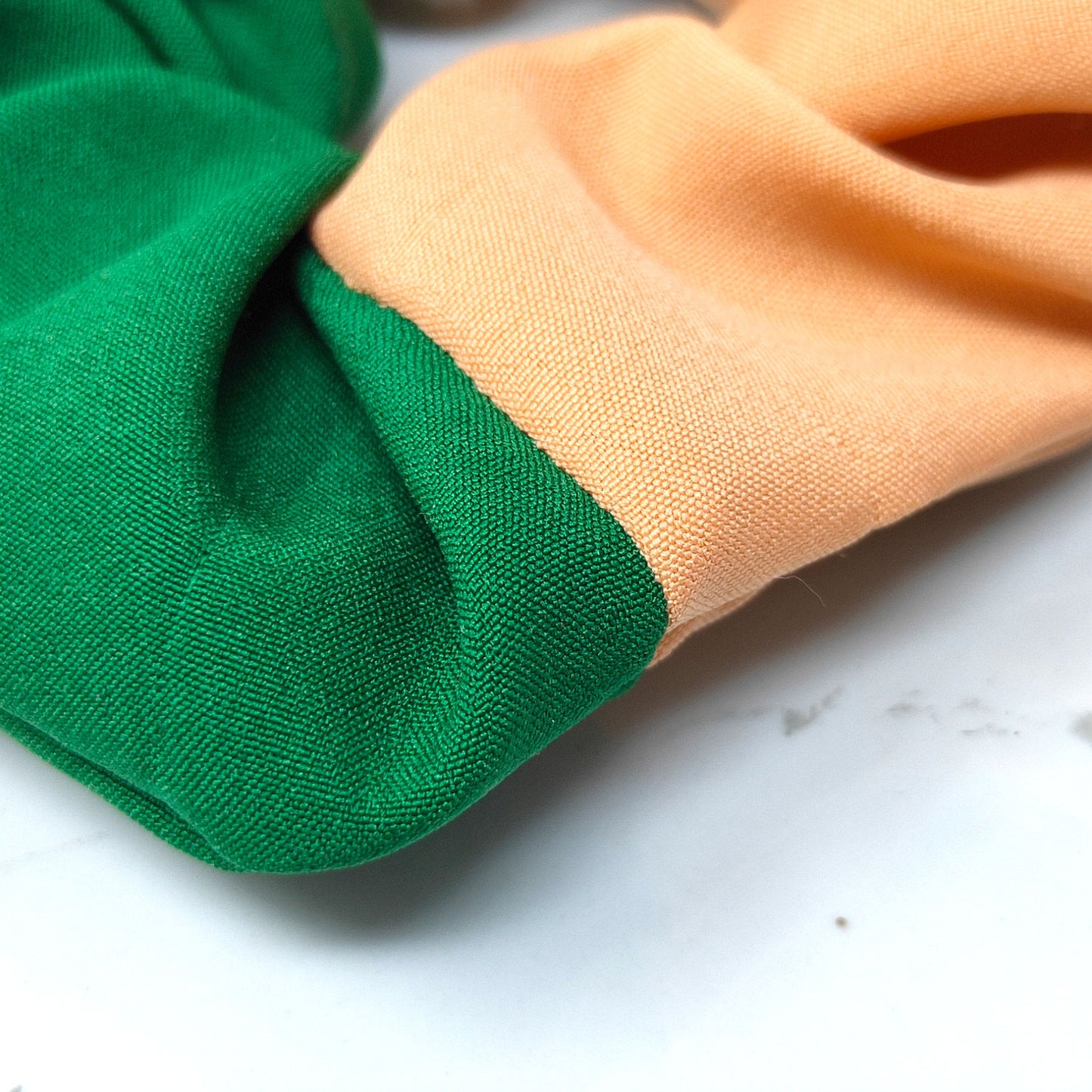 Daffolly Scrunchie (15-285 Dual Tone Scrunchie)