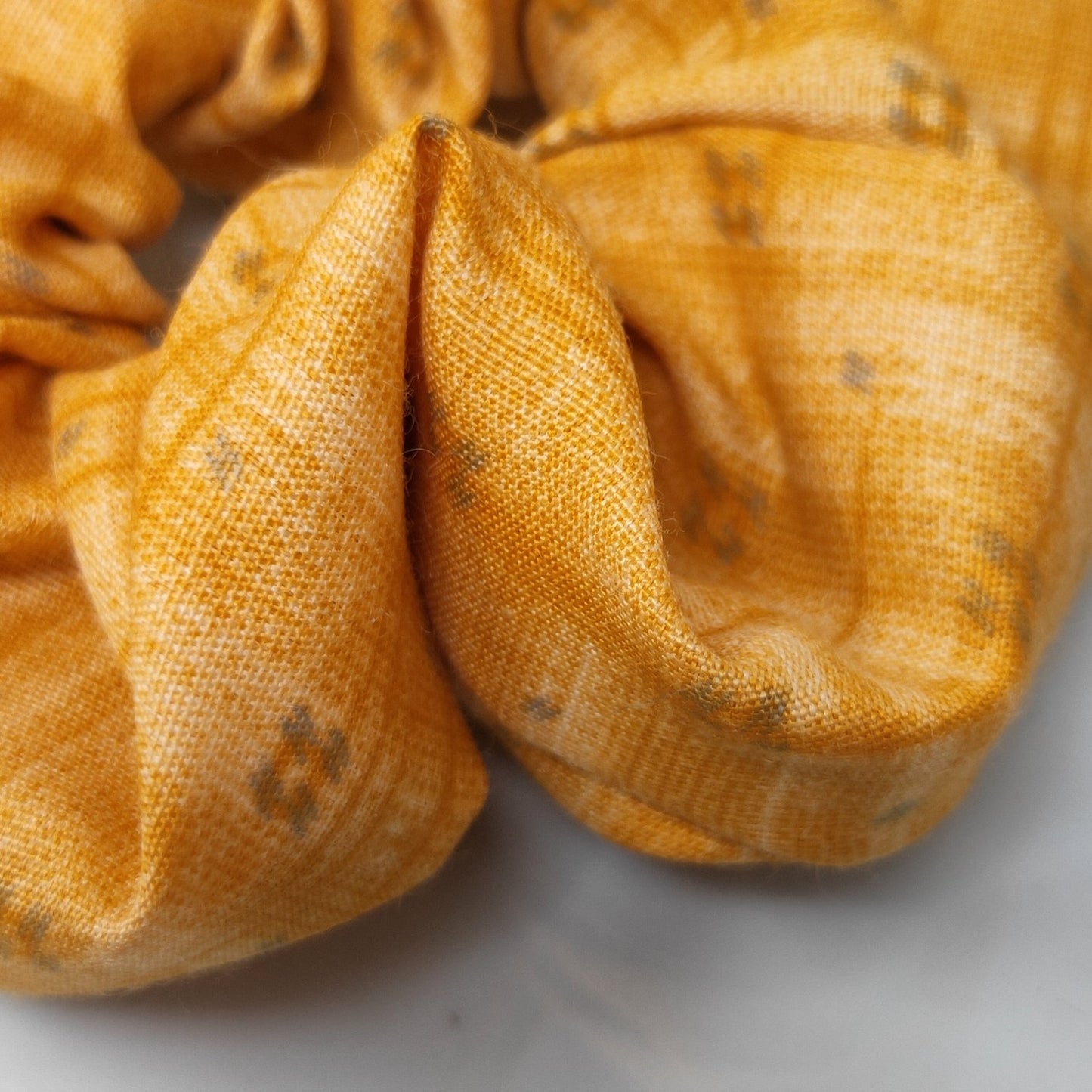 Small Medallion Scrunchie (15-323 Scrunchie)