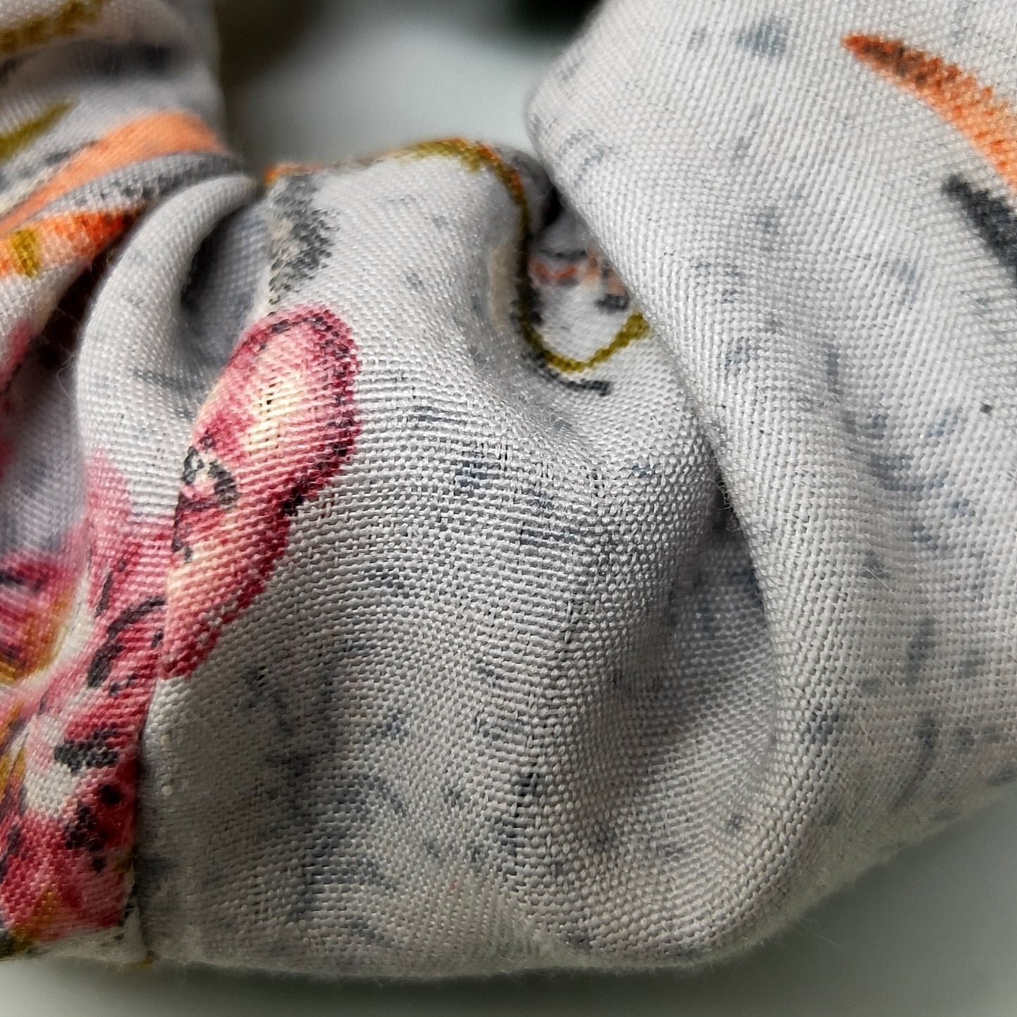 Small Gris Scrunchie (15-324 Scrunchie)