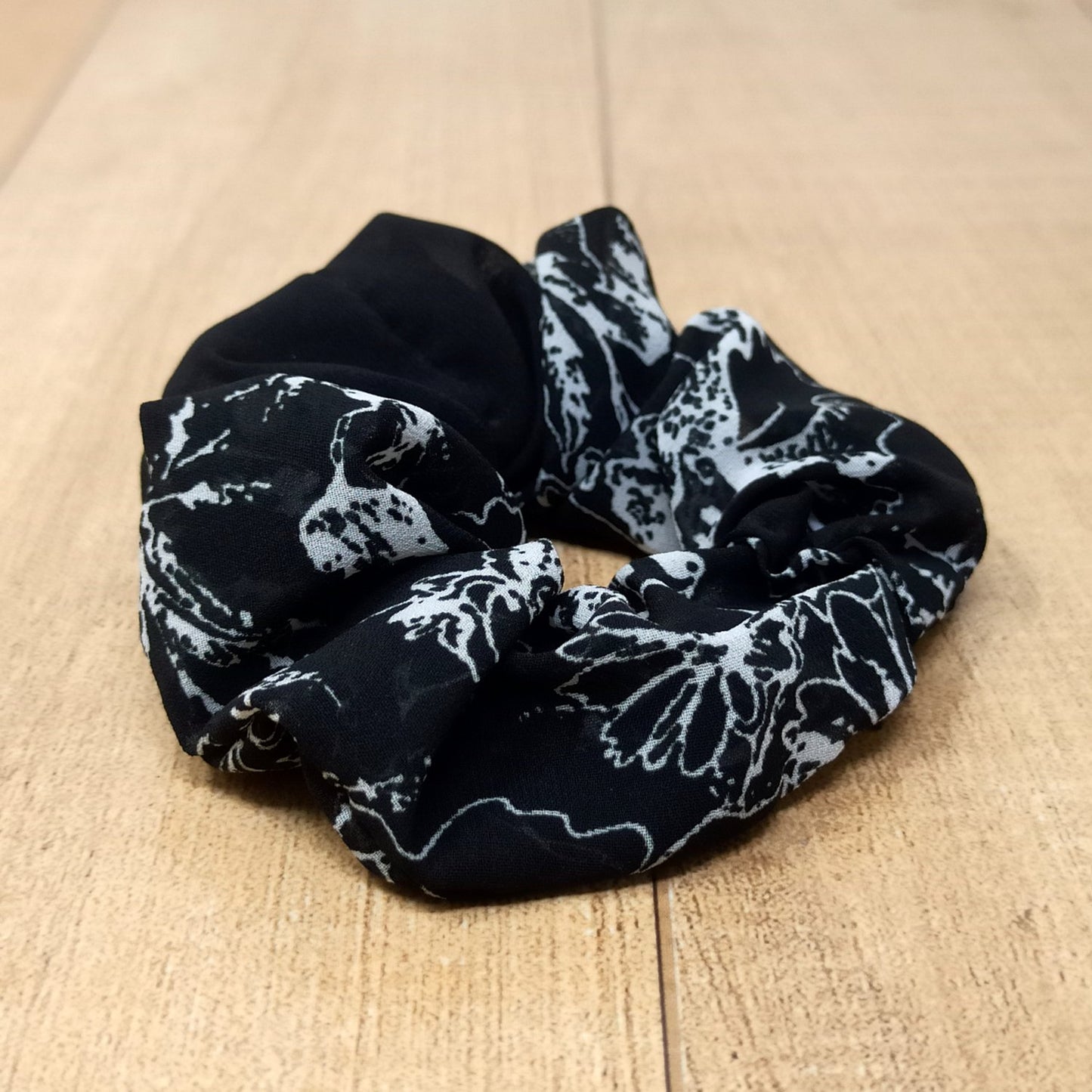 Anokhi Ada Fabric Scrunchie for Girls and Women (15-77 Scrunchie)