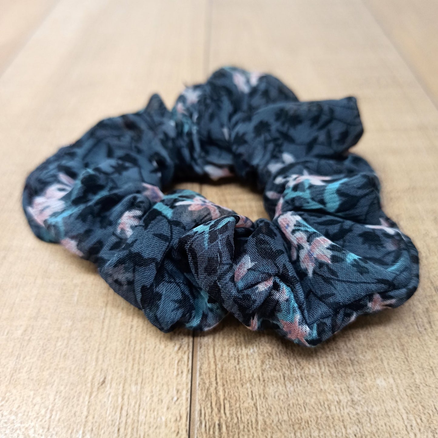 Anokhi Ada  Fabric Scrunchie for Girls and Women (15-95 Scrunchie)