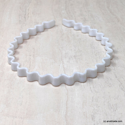 Anokhi Ada Plastic White Zig Zag Design Headbands/Hairbands for Kids and Girls (19-09)