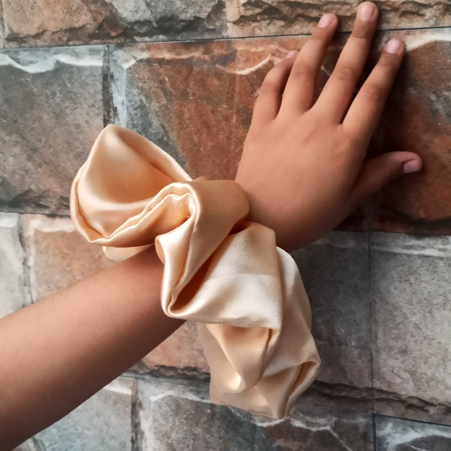XXL Daffodil Scrunchie (23-05 b Scrunchie)