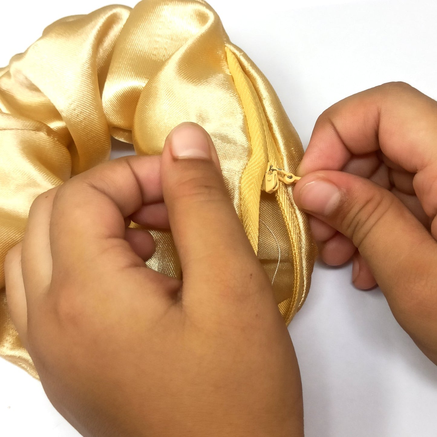 Satin Zipper Scrunchie (32-05 Scrunchie)