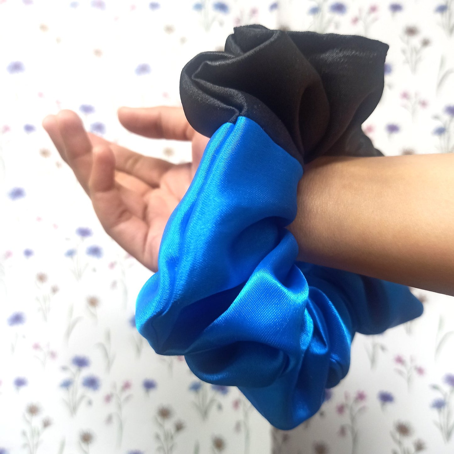 Neonerry Dual Tone Scrunchie (32-08 Scrunchie)