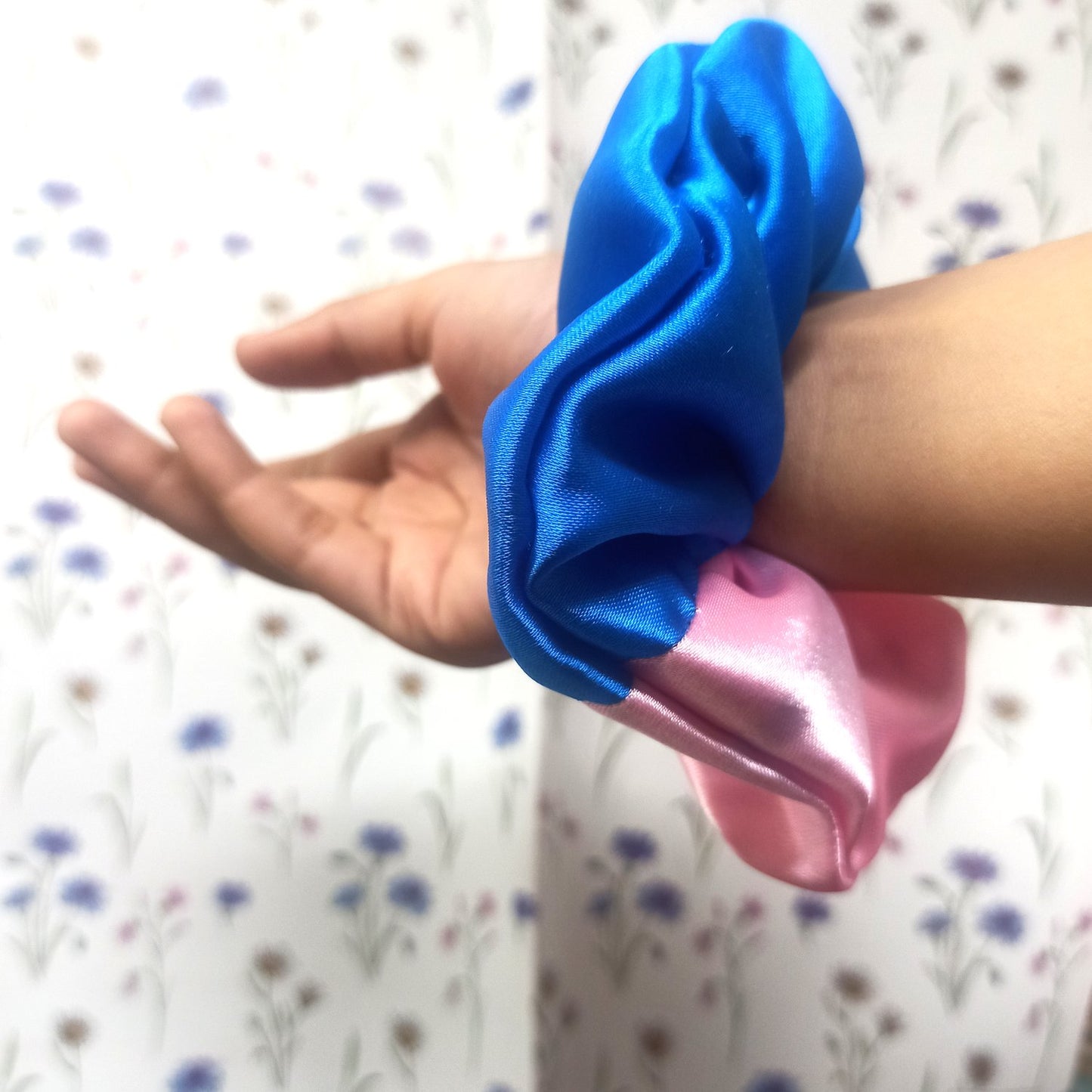 Small Neobie Satin Scrunchie (32-14 Scrunchie)