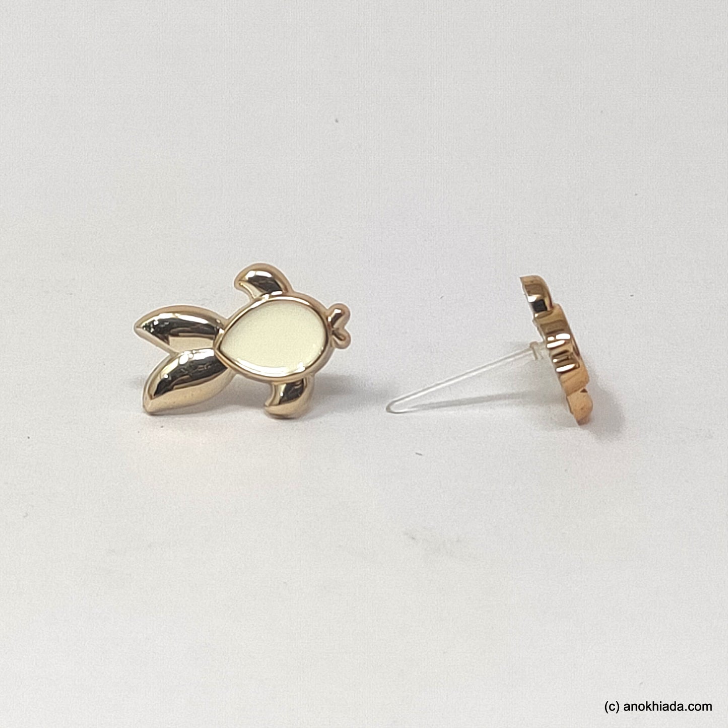 Anokhi Ada White Small Turtle Plastic Stud Earrings for Girls (AR-22q)