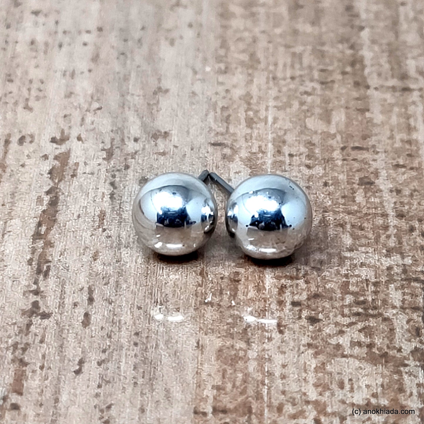 Anokhi Ada Round Small Plastic Stud Earrings for Girls ( Silver, AR-23b)