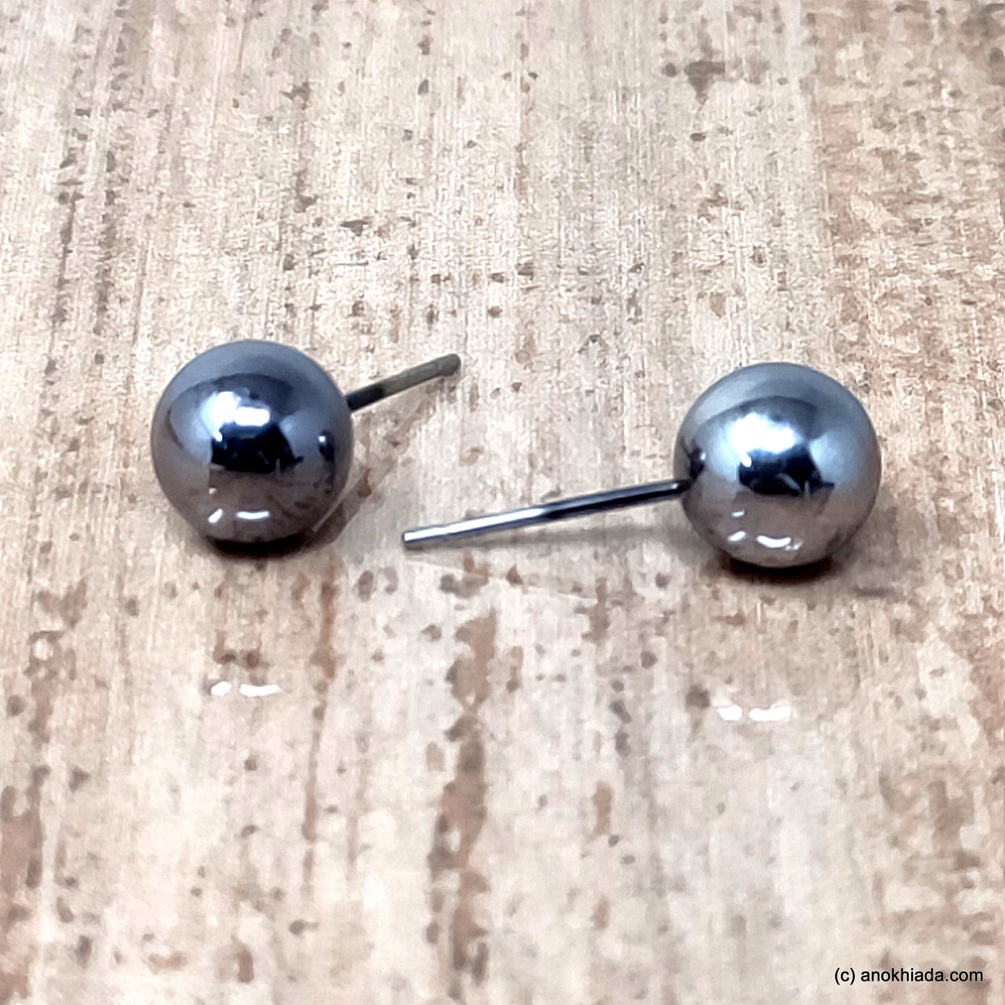 Anokhi Ada Round Small Plastic Stud Earrings for Girls ( Antique, AR-23c)