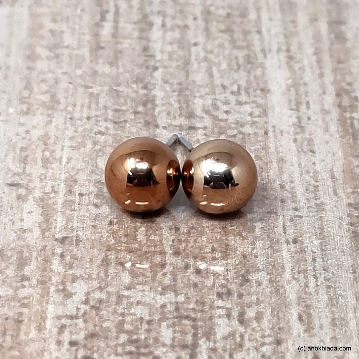 Anokhi Ada Round Small Plastic Stud Earrings for Girls ( Light Brown, AR-23g)