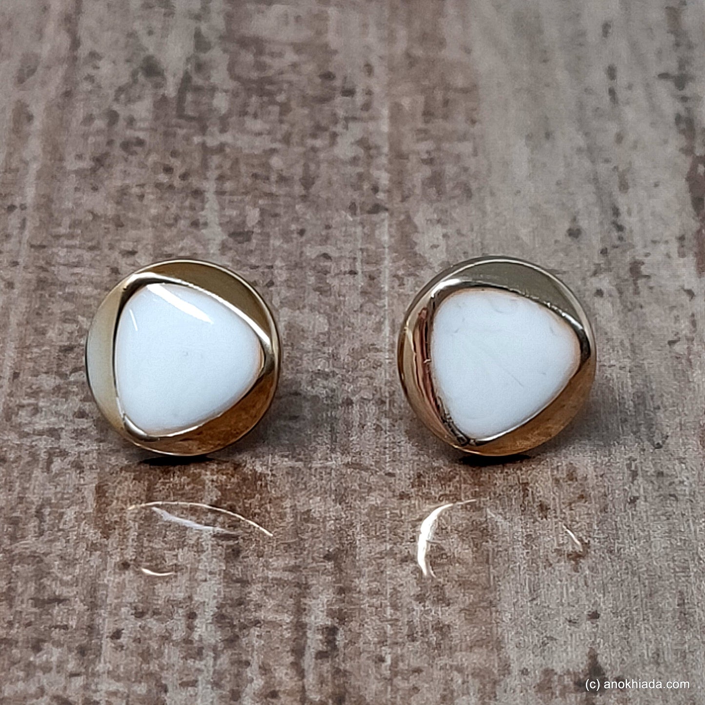 Anokhi Ada Small Round Plastic Stud Earrings for Girls ( White, AR-26i )