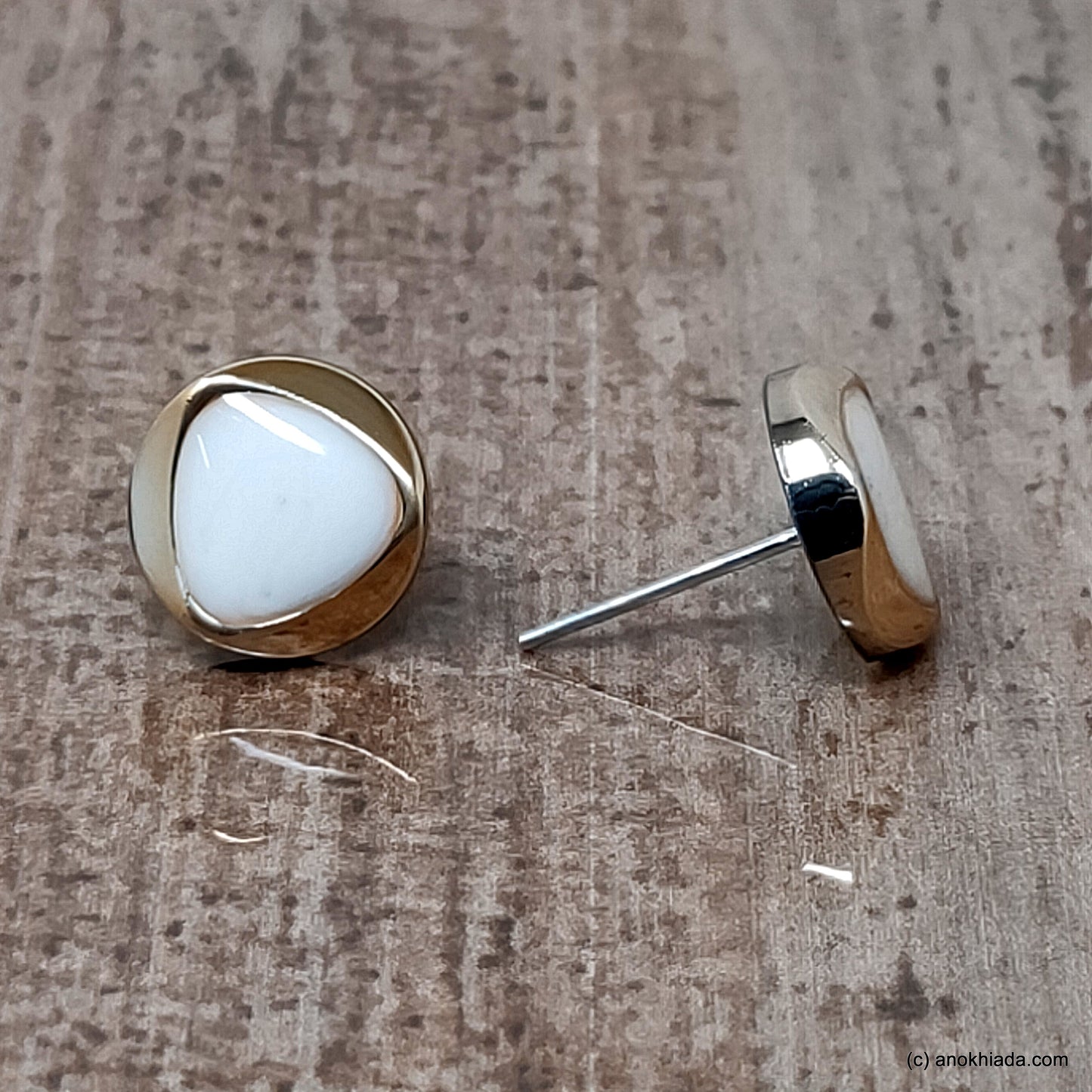 Anokhi Ada Small Round Plastic Stud Earrings for Girls ( White, AR-26i )