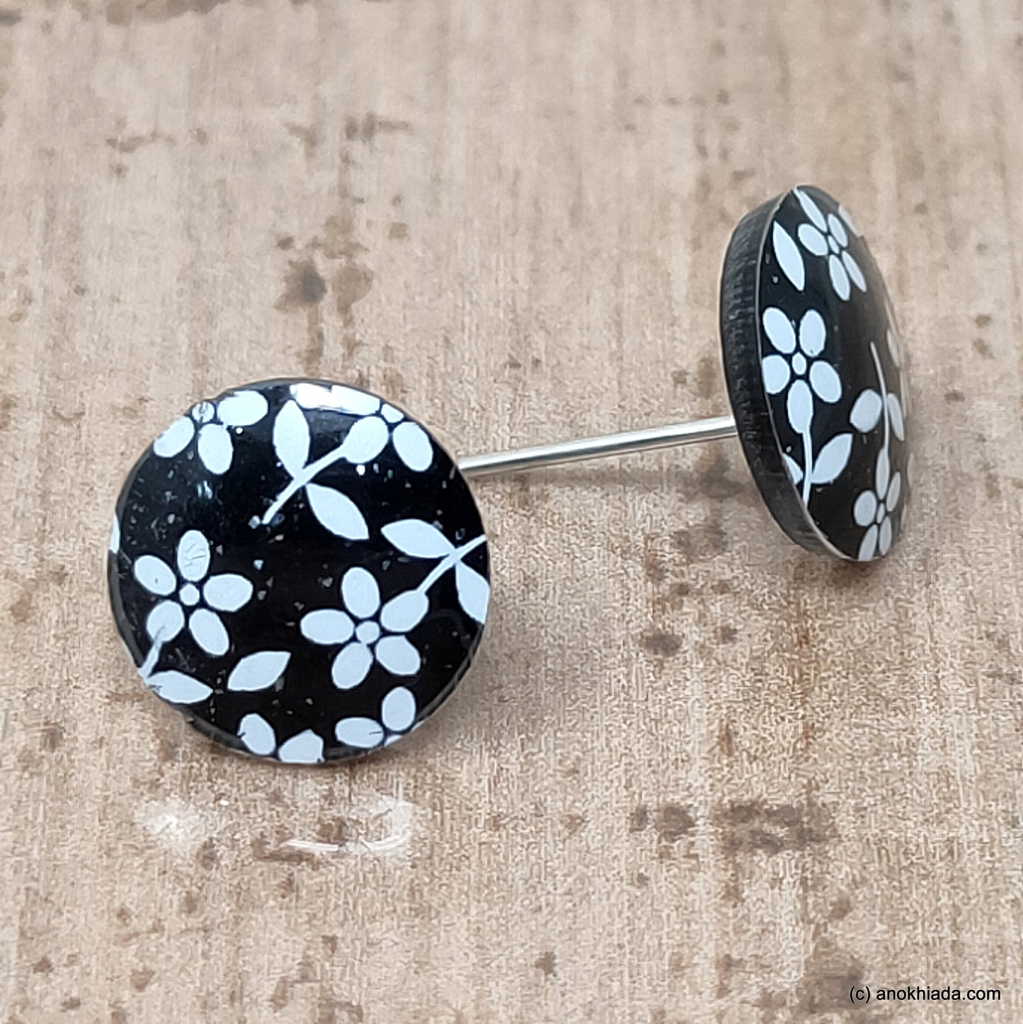 Anokhi Ada Small Round Plastic Stud Earrings for Girls ( Black, AR-27f )