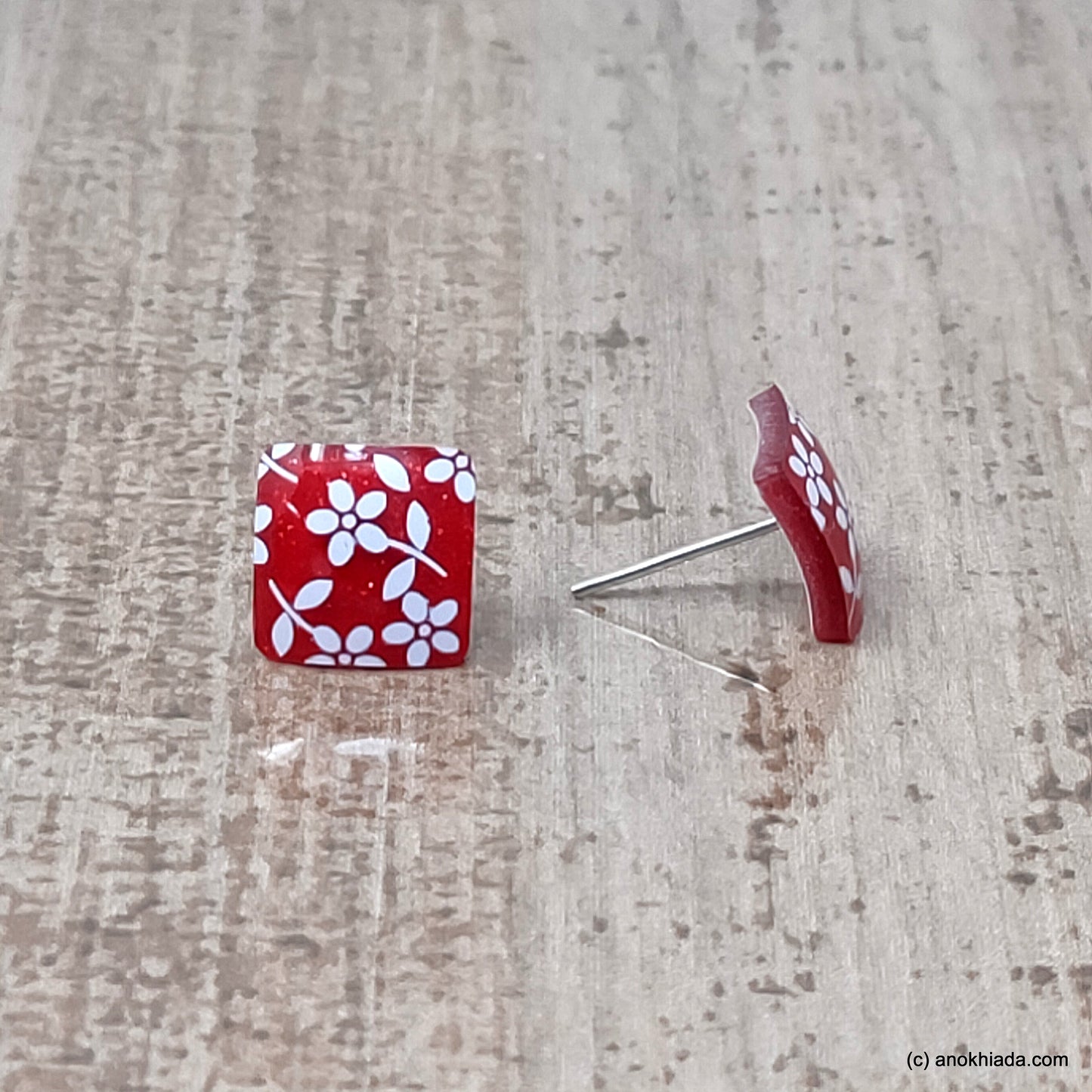 Anokhi Ada Small Square Plastic Stud Earrings for Girls ( Red, AR-28b )