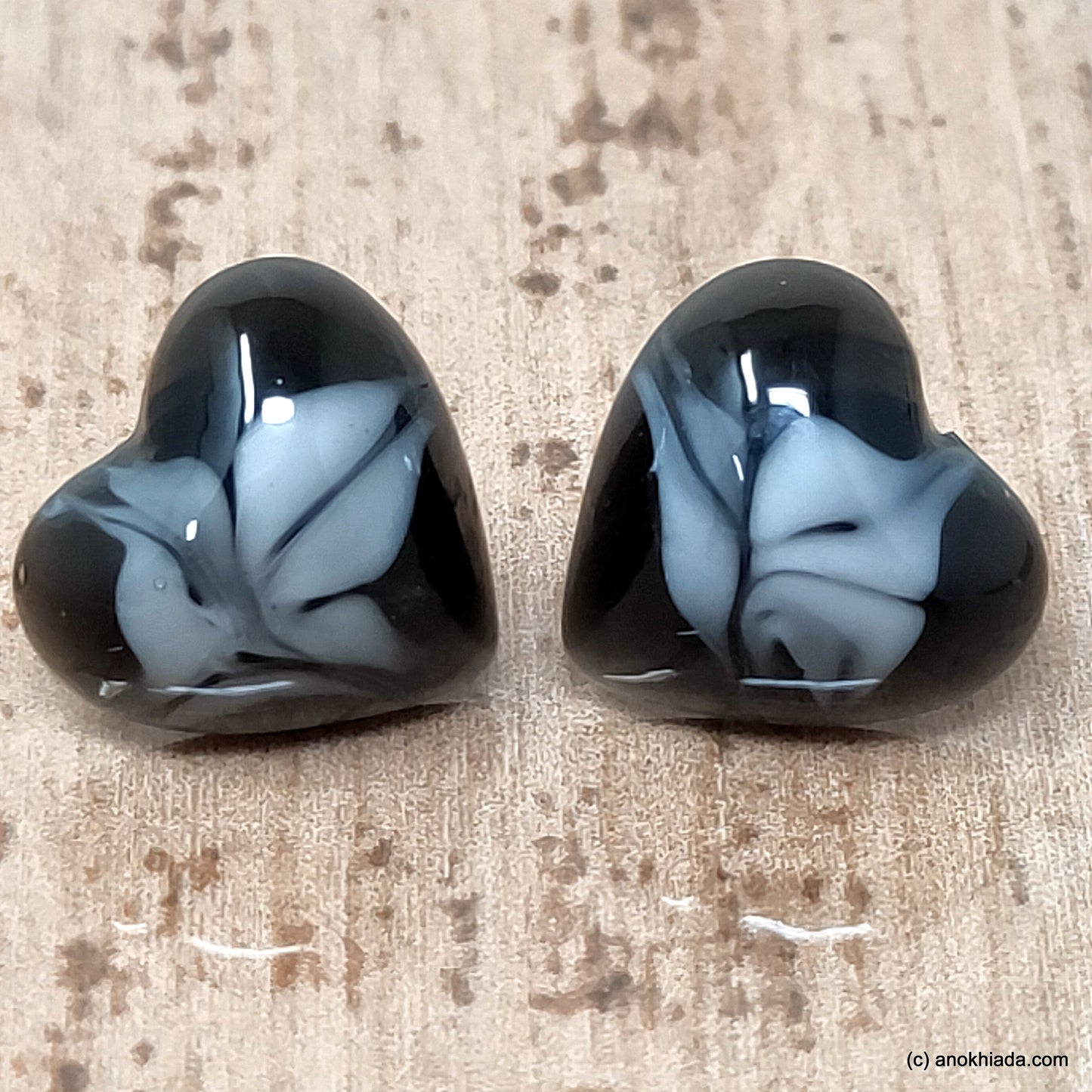 Anokhi Ada Small Heart Shaped Plastic Stud Earrings for Girls ( Black, AR-29a )