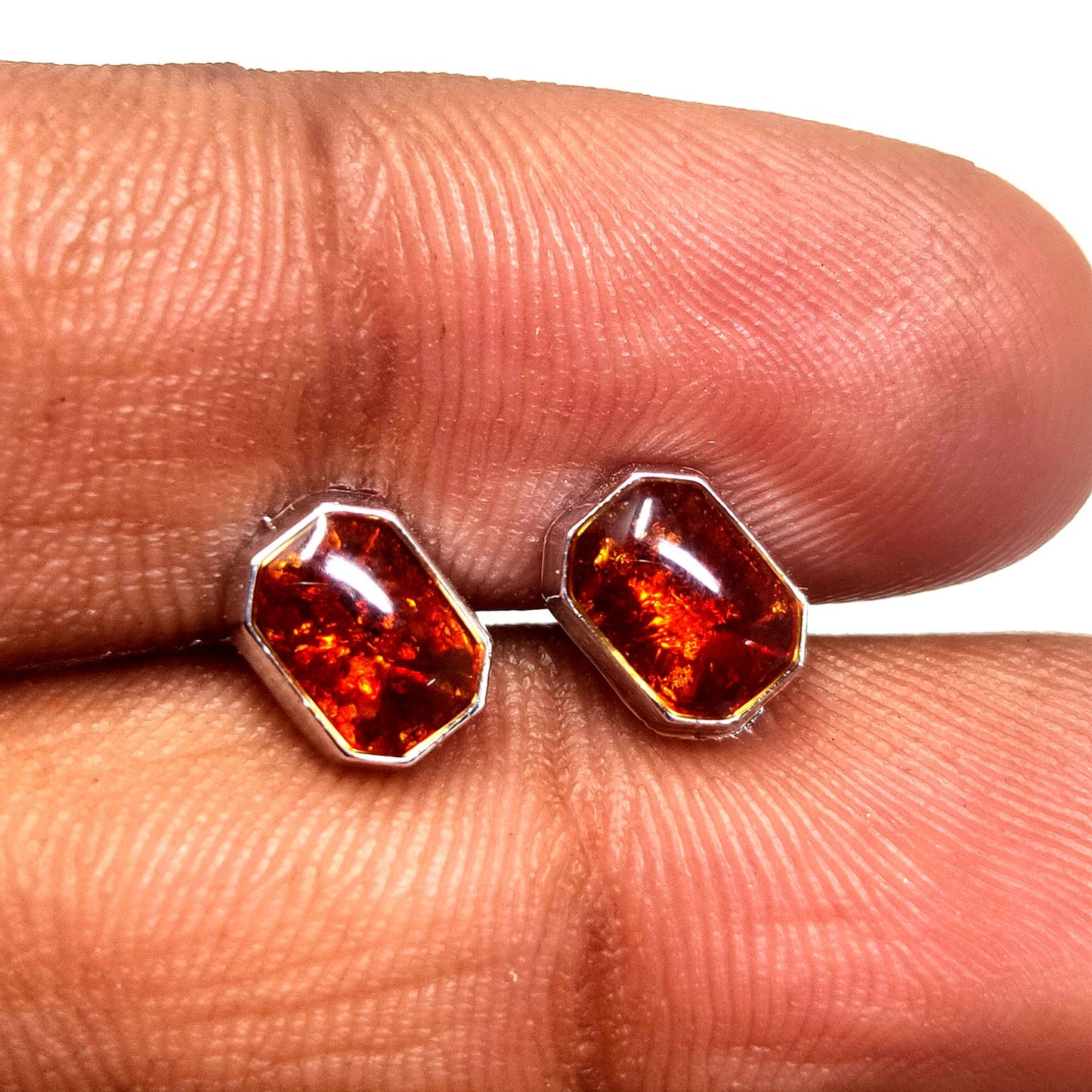 Anokhi Ada Maroon Small Plastic Stud Earrings for Girls (AS-05E)