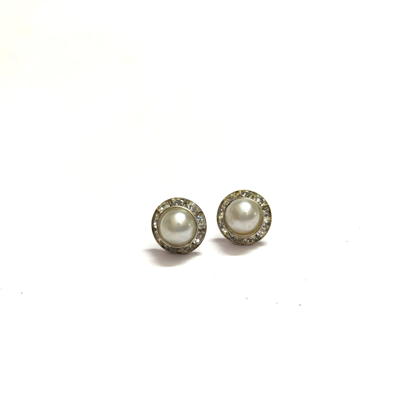 Anokhi Ada Fancy Small Round Stud Earrings for Girls ( White, AS-06Q )
