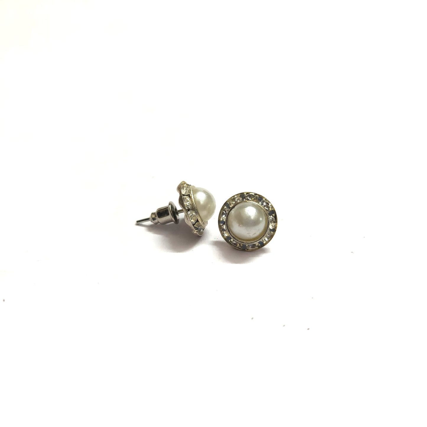 Anokhi Ada Fancy Small Round Stud Earrings for Girls ( White, AS-06Q )
