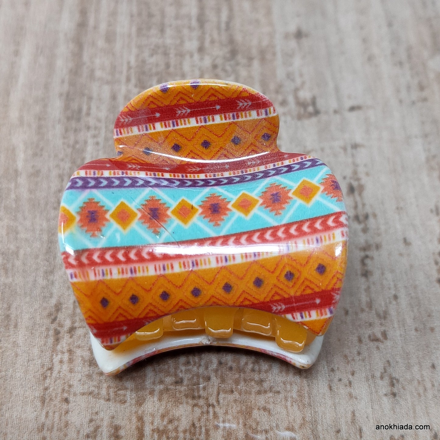 Textured Pitcher Shaped Fancy Plastic Hair Clutcher for Girls and Women (98-03A Clutcher)