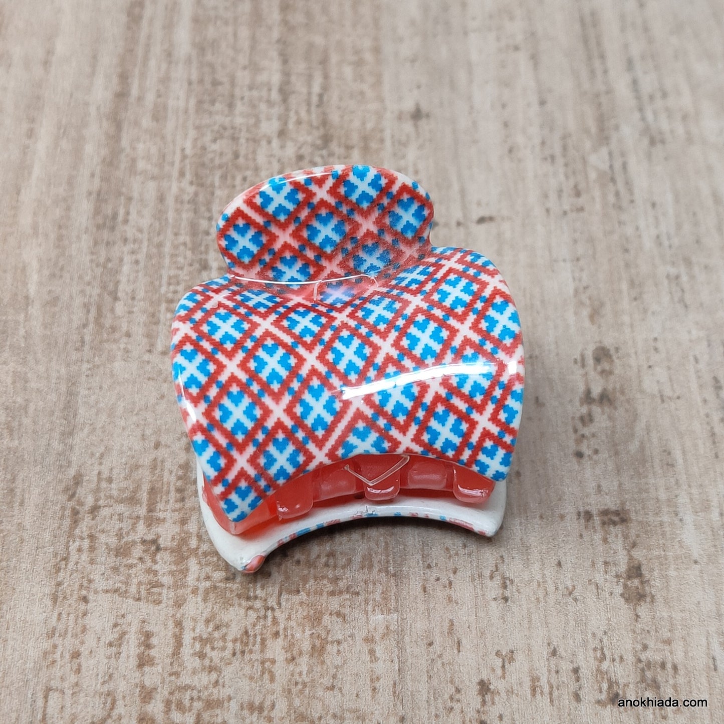 Textured Pitcher Shaped Fancy Plastic Hair Clutcher for Girls and Women (98-03B Clutcher)