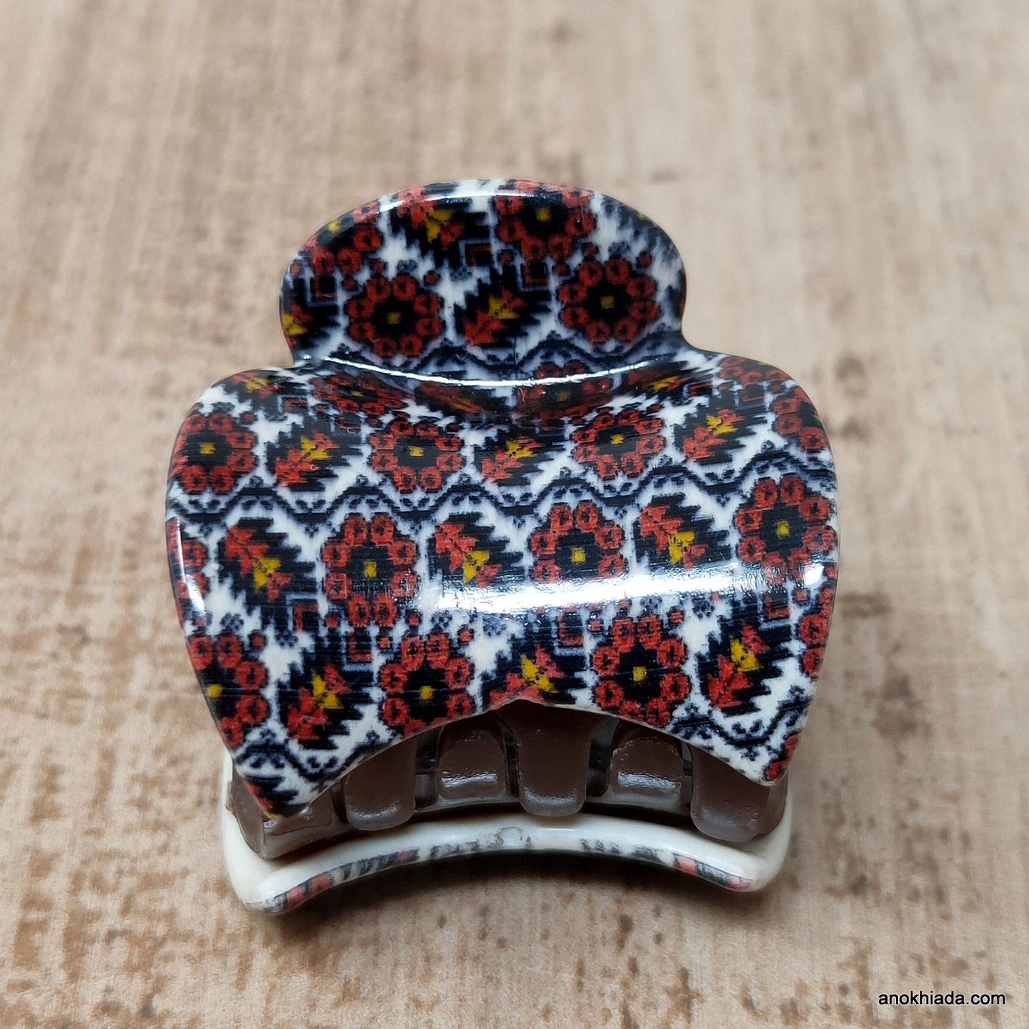 Textured Pitcher Shaped Fancy Plastic Hair Clutcher for Girls and Women (98-03C Clutcher)