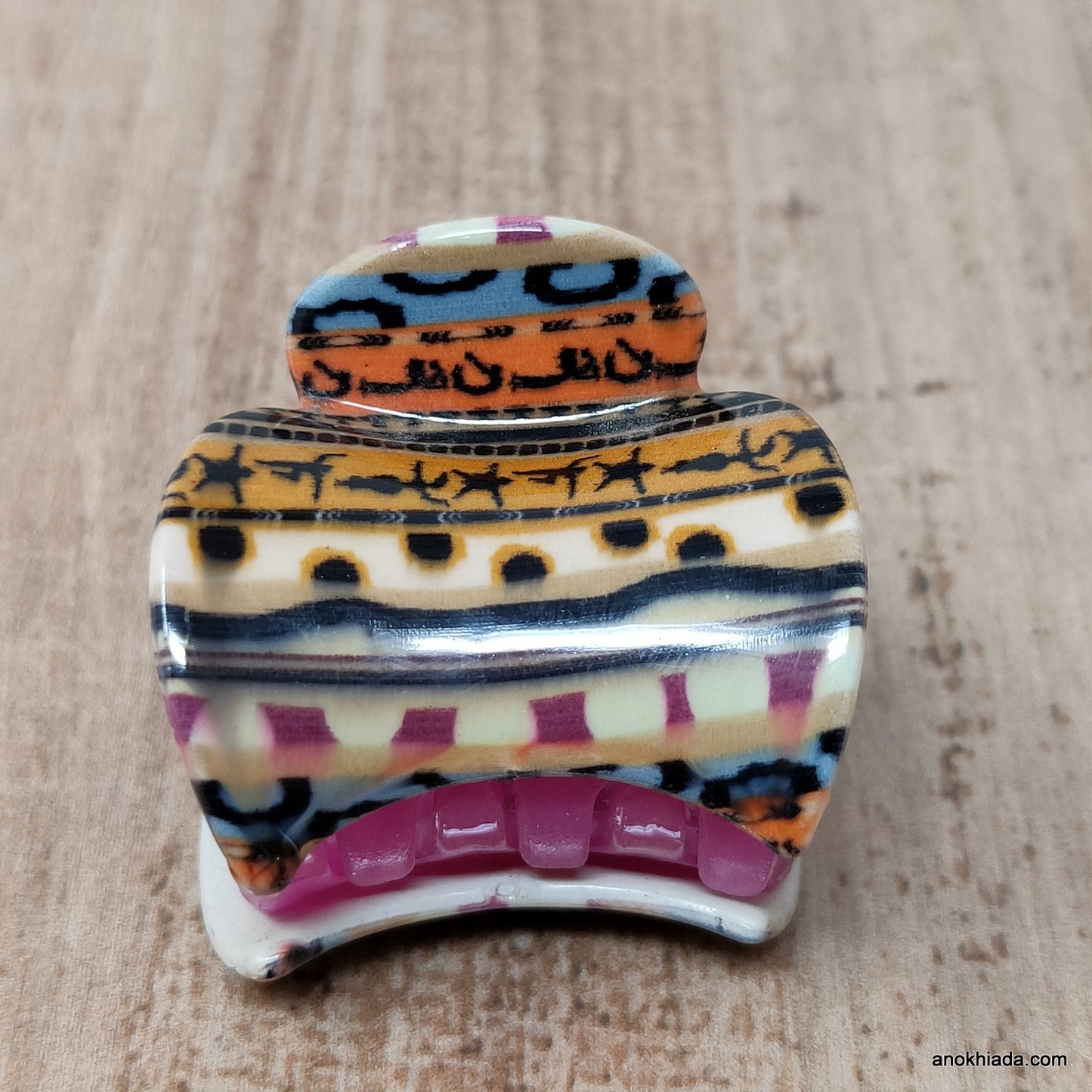 Textured Pitcher Shaped Fancy Plastic Hair Clutcher for Girls and Women (98-03D Clutcher)