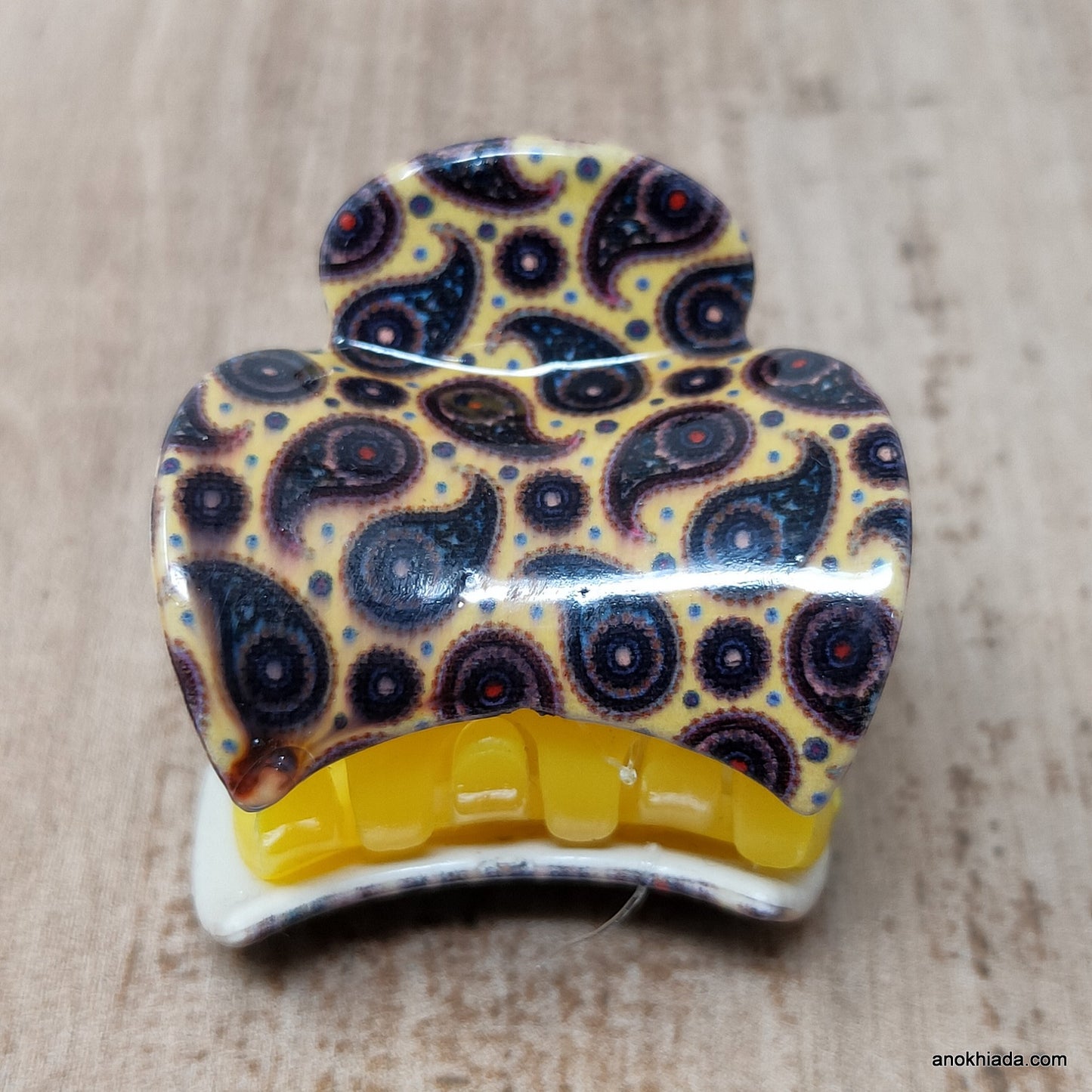 Textured Pitcher Shaped Fancy Plastic Hair Clutcher for Girls and Women (98-03E Clutcher)