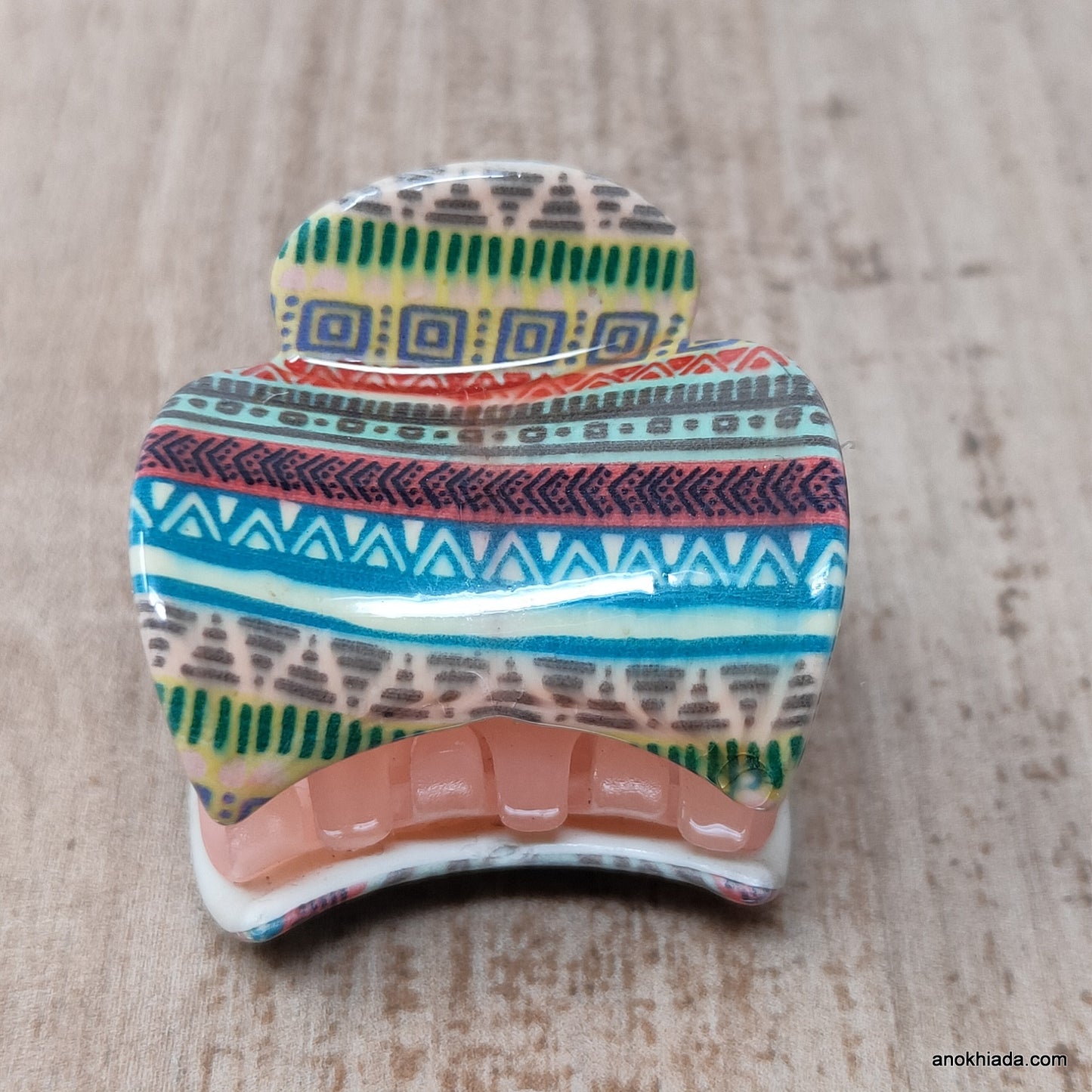 Textured Pitcher Shaped Fancy Plastic Hair Clutcher for Girls and Women (98-03F Clutcher)