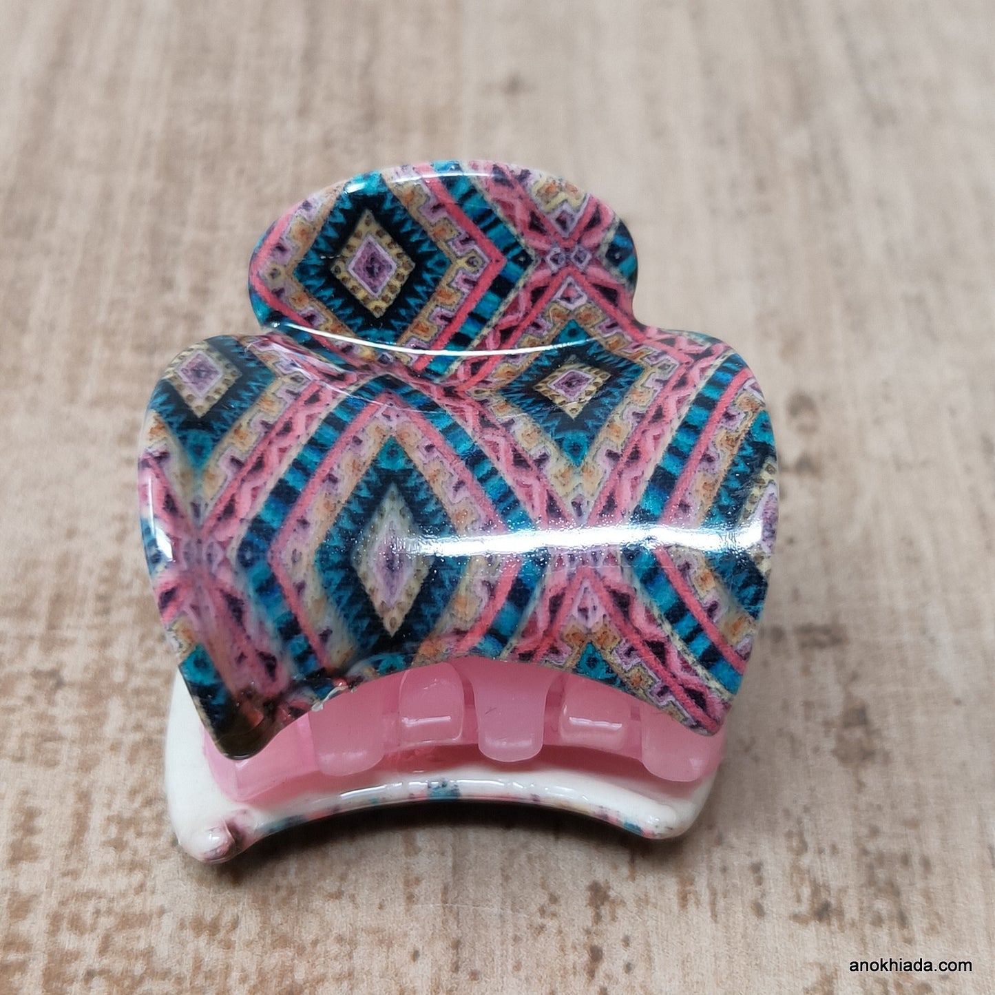 Textured Pitcher Shaped Fancy Plastic Hair Clutcher for Girls and Women (98-03G Clutcher)