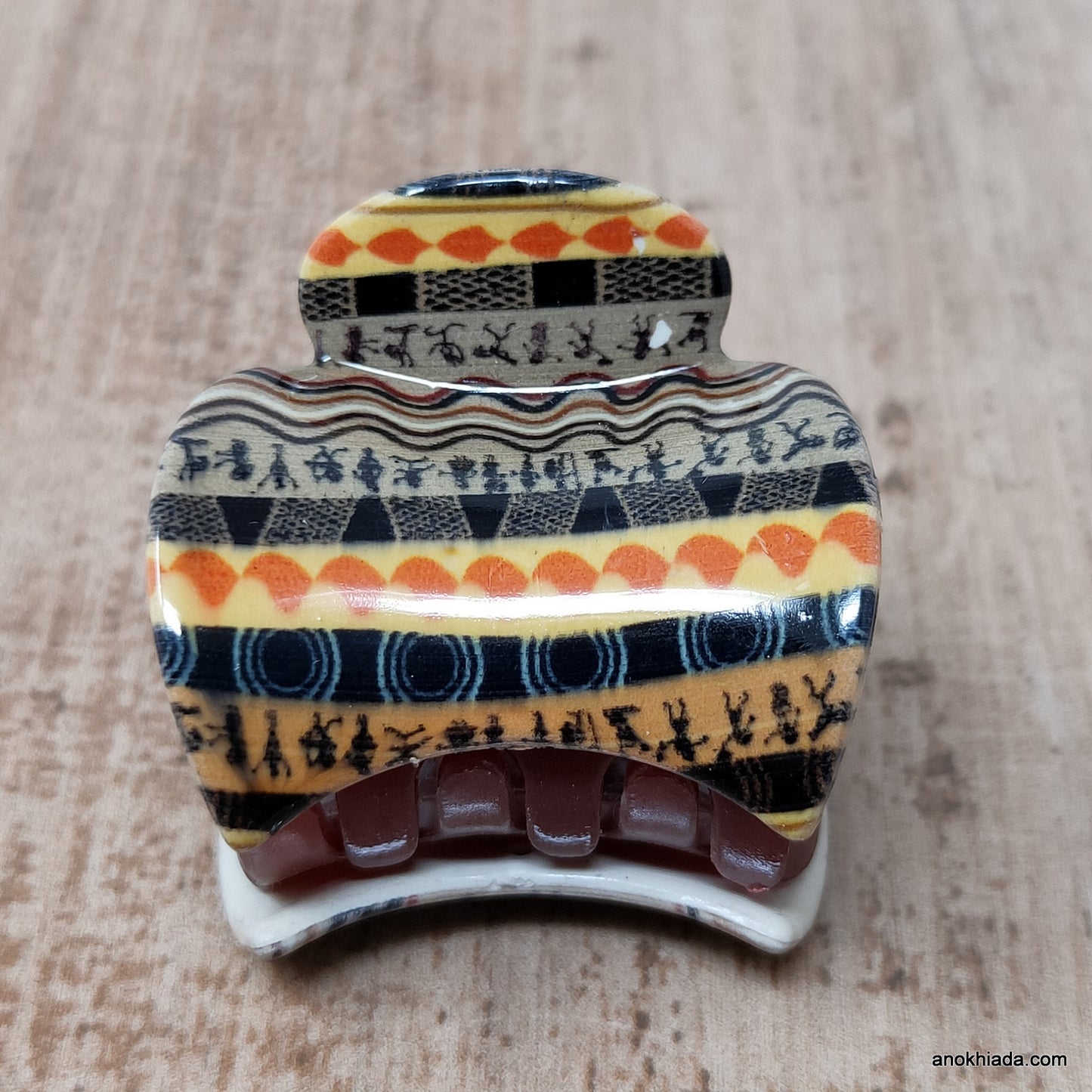 Textured Pitcher Shaped Fancy Plastic Hair Clutcher for Girls and Women (98-03H Clutcher)