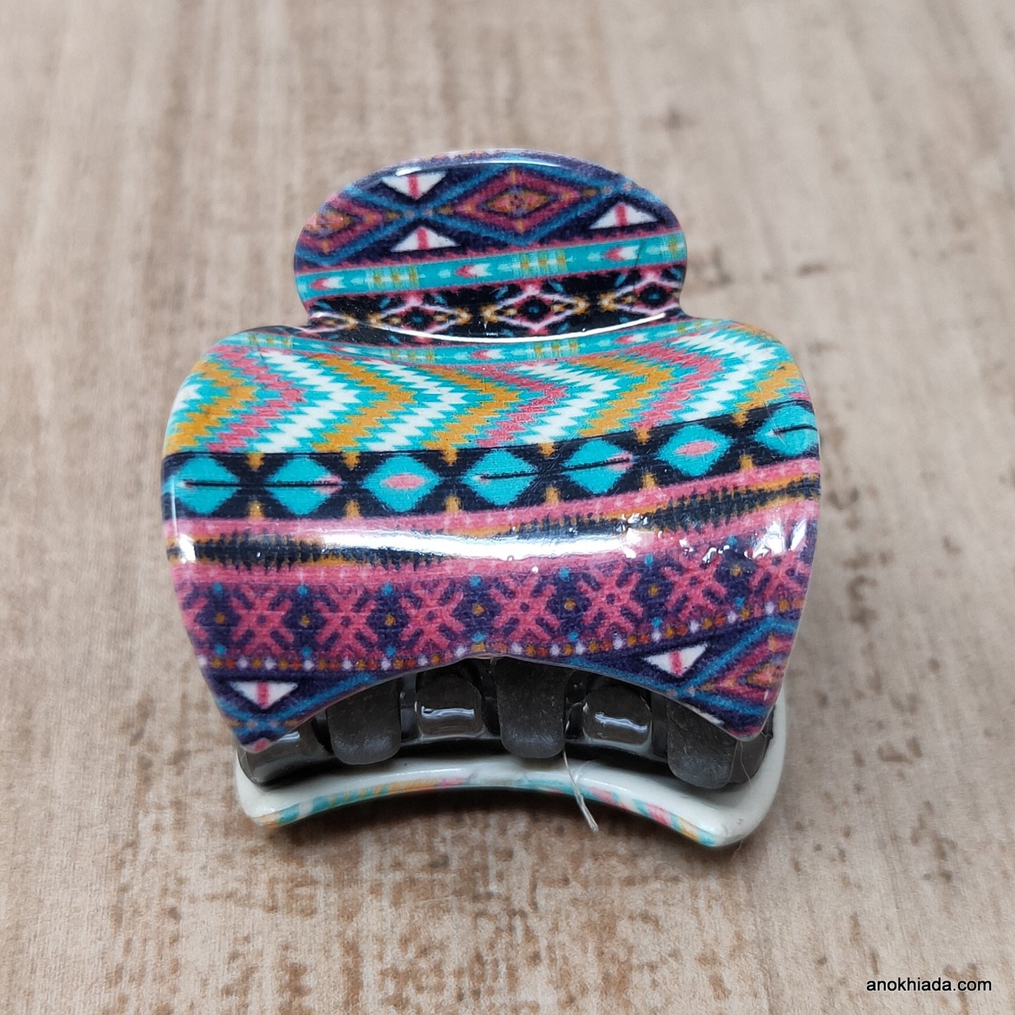 Textured Pitcher Shaped Fancy Plastic Hair Clutcher for Girls and Women (98-03J Clutcher)