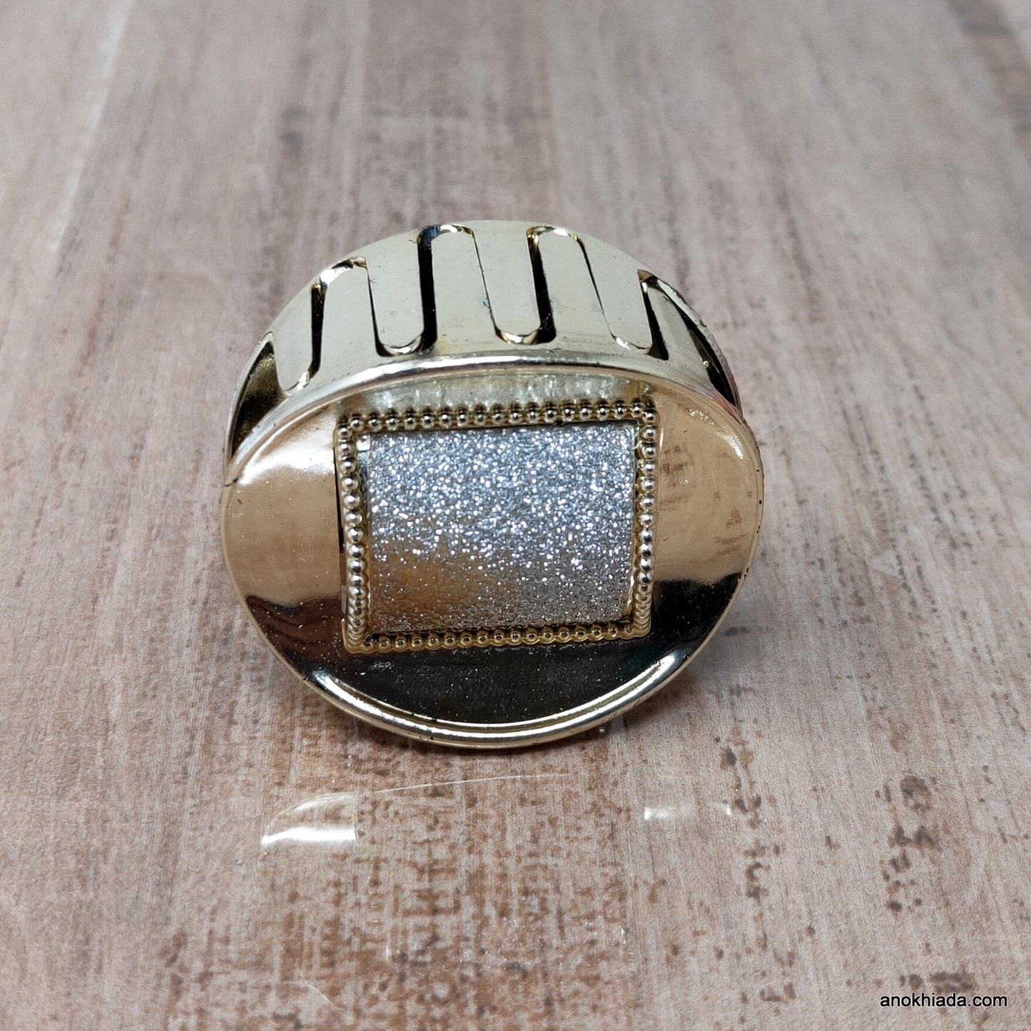 Golden Oval Fancy Plastic Hair Clutcher / Hair Claw for Girls and Women (98-06 Clutcher)