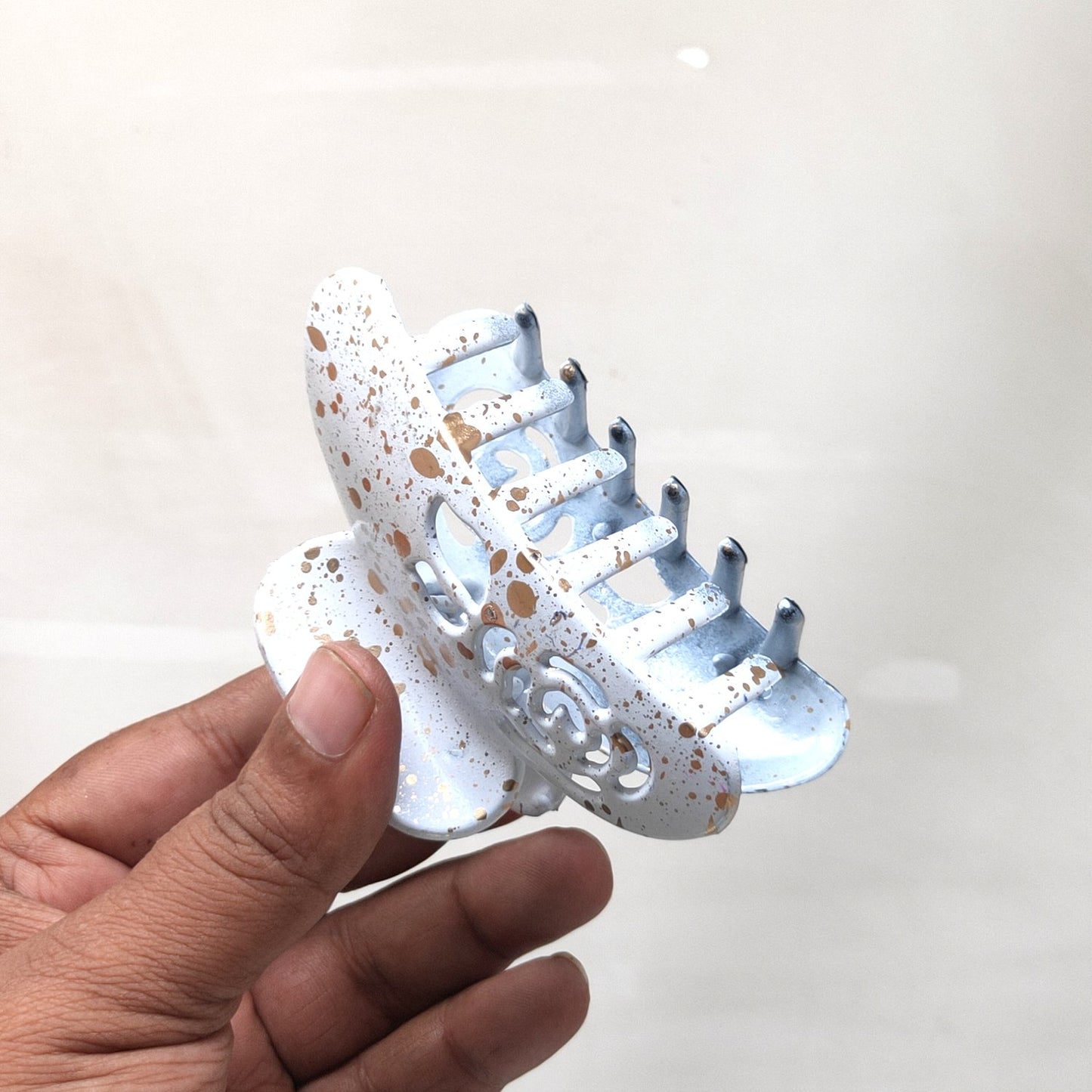 Anokhi Ada Large Plastic Hair Claw for Girls and Women (White,,ZA-12-c)