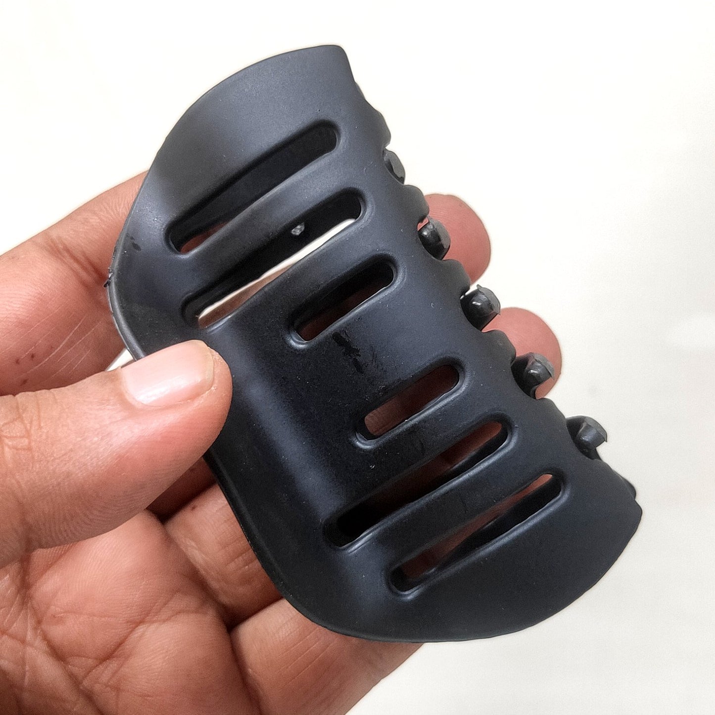 Anokhi Ada Large Plastic Hair Clutcher for Girls and Women (Black, ZA-22)
