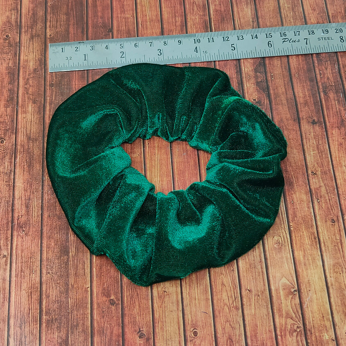 Anokhi Ada Green Velvet Extra Large Scrunchie for Girls and Women (15-10 Scrunchie)