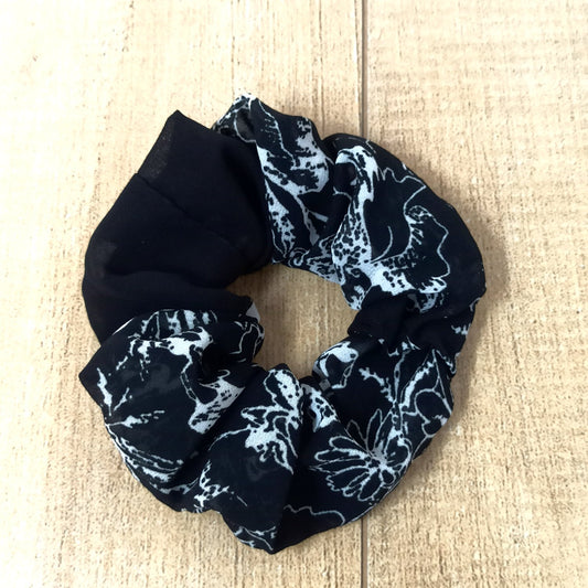 Anokhi Ada Fabric Scrunchie for Girls and Women (15-77 Scrunchie)