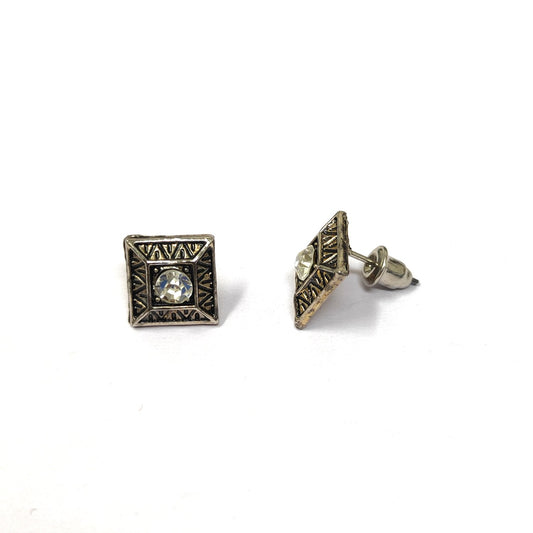 Anokhi Ada Metal Stud Earrings for Girls and Women (Silver)-AG-26