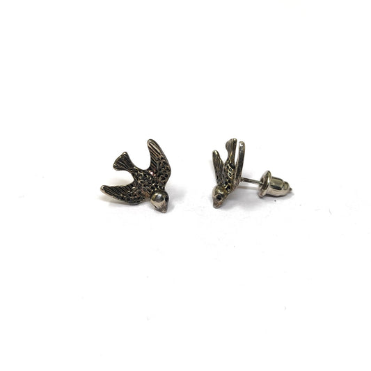 Anokhi Ada Metal Stud Earrings for Girls and Women (Silver)-AG-30