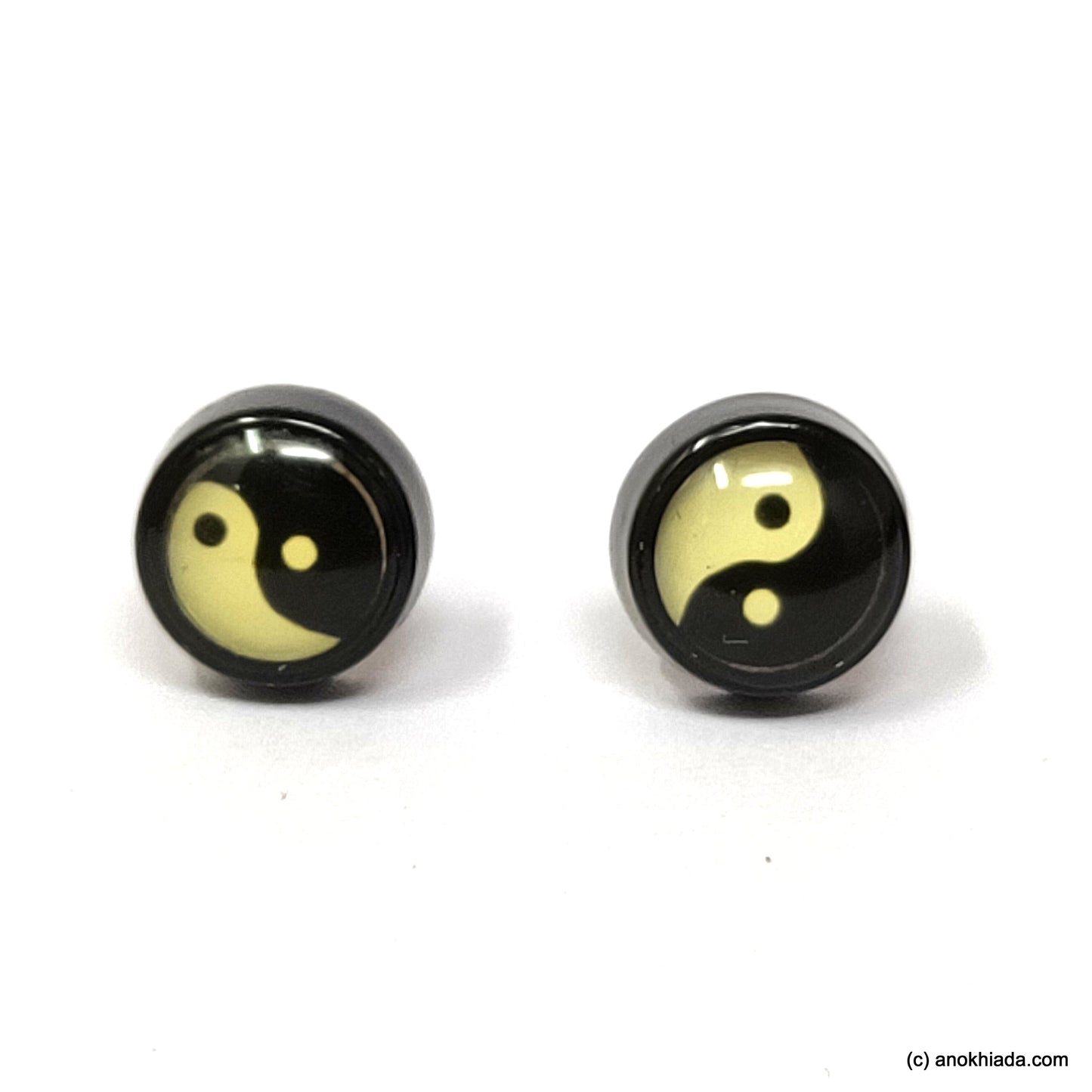 Anokhi Ada Ying Yang Design Small Plastic Stud Earrings for Girls (Black, AR-17g)