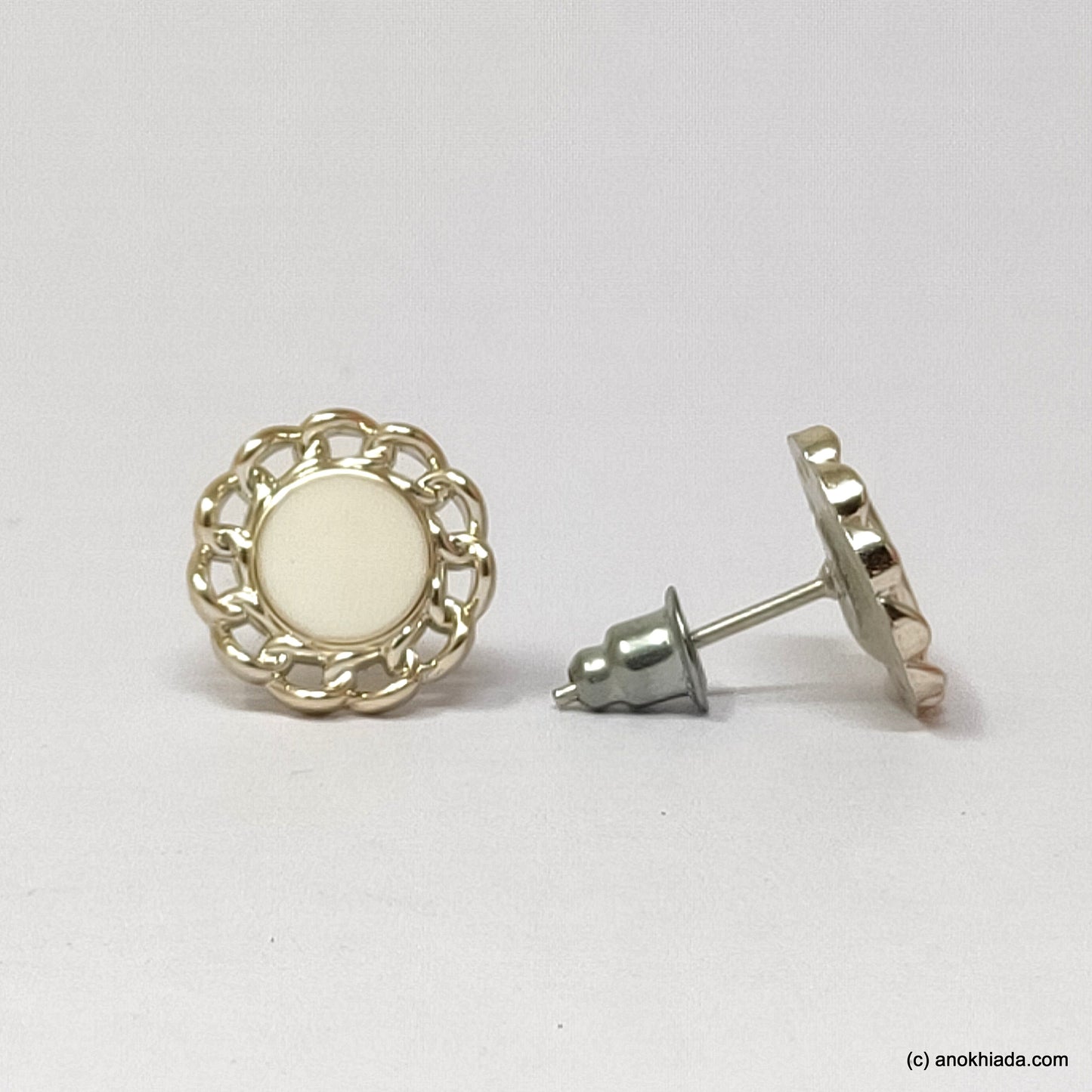 Anokhi Ada Round Small Plastic Stud Earrings for Girls ( White, AR-21d)
