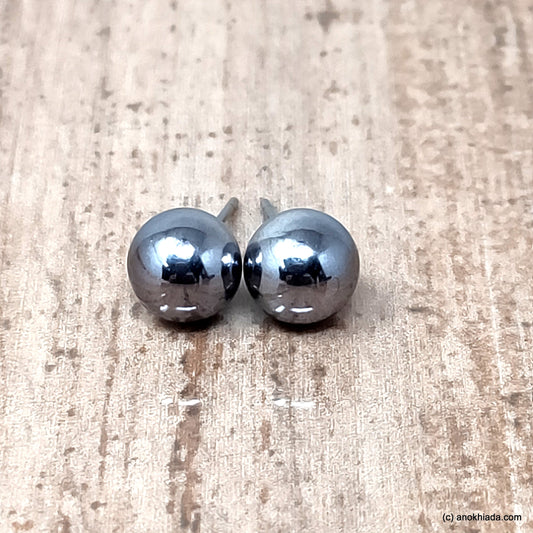 Anokhi Ada Round Small Plastic Stud Earrings for Girls ( Antique, AR-23c)
