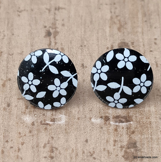 Anokhi Ada Small Round Plastic Stud Earrings for Girls ( Black, AR-27f )