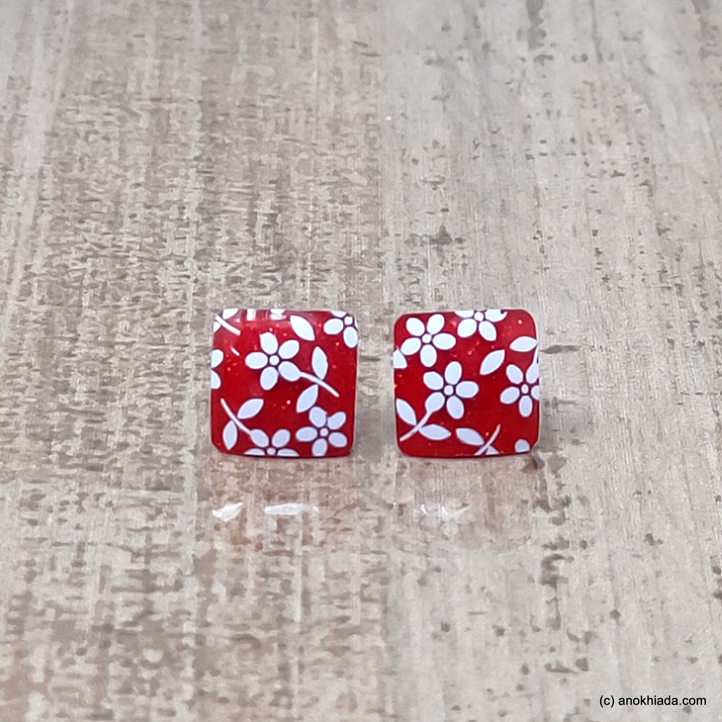 Anokhi Ada Small Square Plastic Stud Earrings for Girls ( Red, AR-28b )