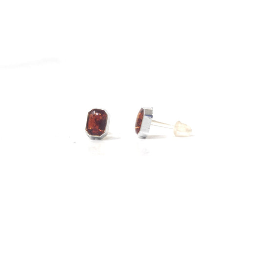 Anokhi Ada Maroon Small Plastic Stud Earrings for Girls (AS-05E)