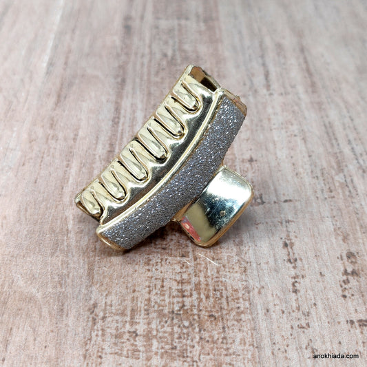 Golden Fancy Plastic Hair Clutcher / Hair Claw for Girls and Women (98-04 Clutcher)